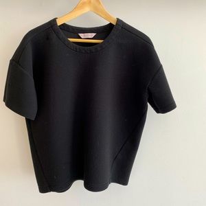 Black Everlane top in thick soft cotton.